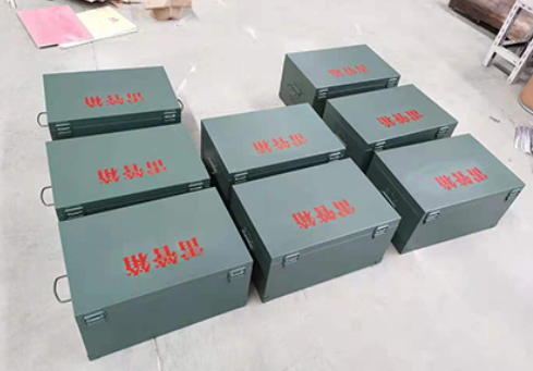 公坡镇炸药箱和雷管箱一般是怎么存放的？