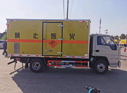 公坡镇爆破器材运输车工人安全操作规范与智能技术保障